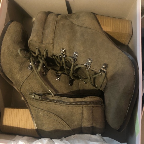 NIB Candies Olive Green booties - Picture 1 of 3